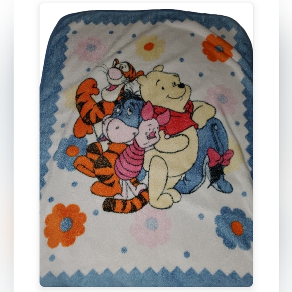 Vintage Disney Winnie The Pooh, Piglet & Friends Baby Blanket w/Flowers … - Picture 2 of 3
